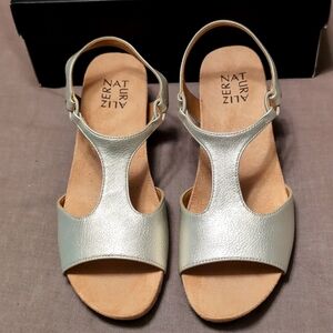 Naturalizer Gold leather Maura size 8M